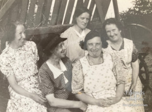 Group of ladies at Washpool, Shaw, 1950's