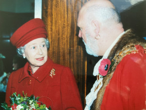 Photograph of HM Queen Elizabeth with Swindon Mayor, Maurice Fanning, 1997