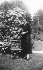 Photograph of Mabel Alice (Cox) Rumming of Park Farm, Lydiard Tregoze, c 1933